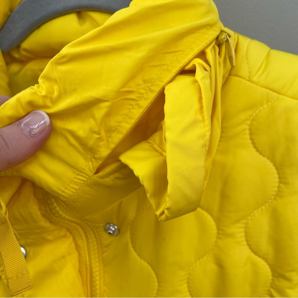 TALBOTS NWOT Quilted Vest with Packable Hood - Size L - Picture 8 of 13